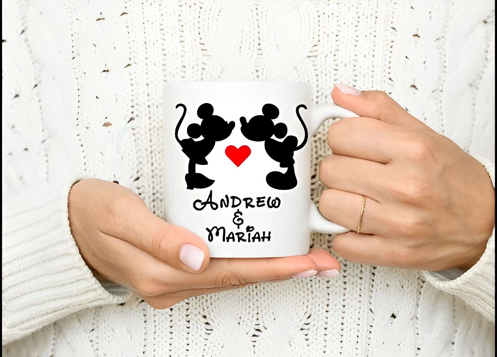 https://images.leecyprint.com/wp-content/uploads/2022/10/Personalised-Mickey-Mouse-And-Minnie-Mouse-Kissing-Couples-Coffee-Mug-1.jpg