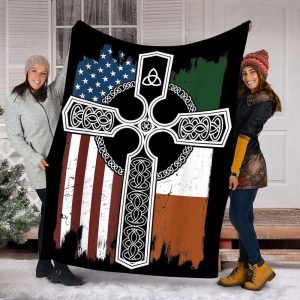 Celtic Cross With American And Irish Flag Fleece Blanket