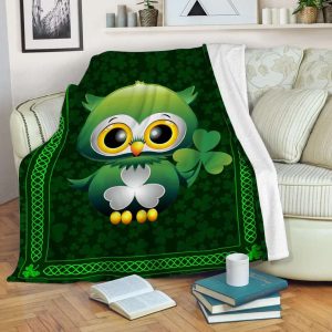Cute Irish Owl Shamrock Green Blanket, St Patrick’s Day Blanket